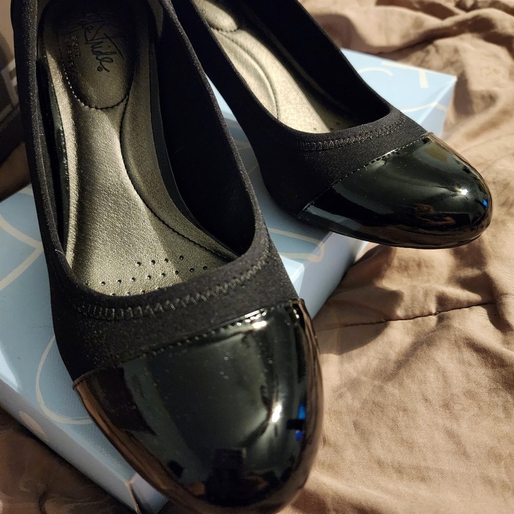 Lifestyle Black Heels - Picture 3 of 6